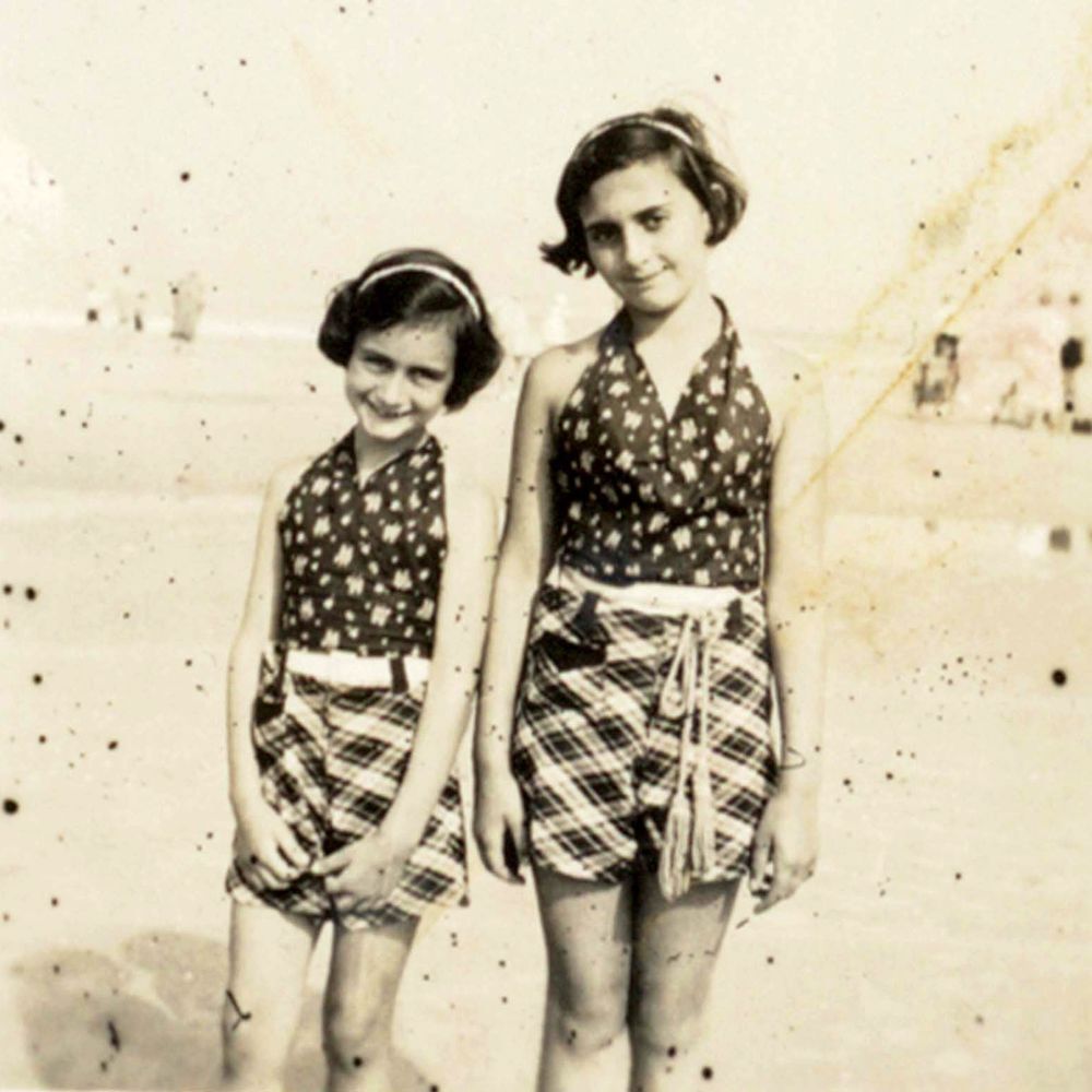 Anne and Margot Frank at the beach